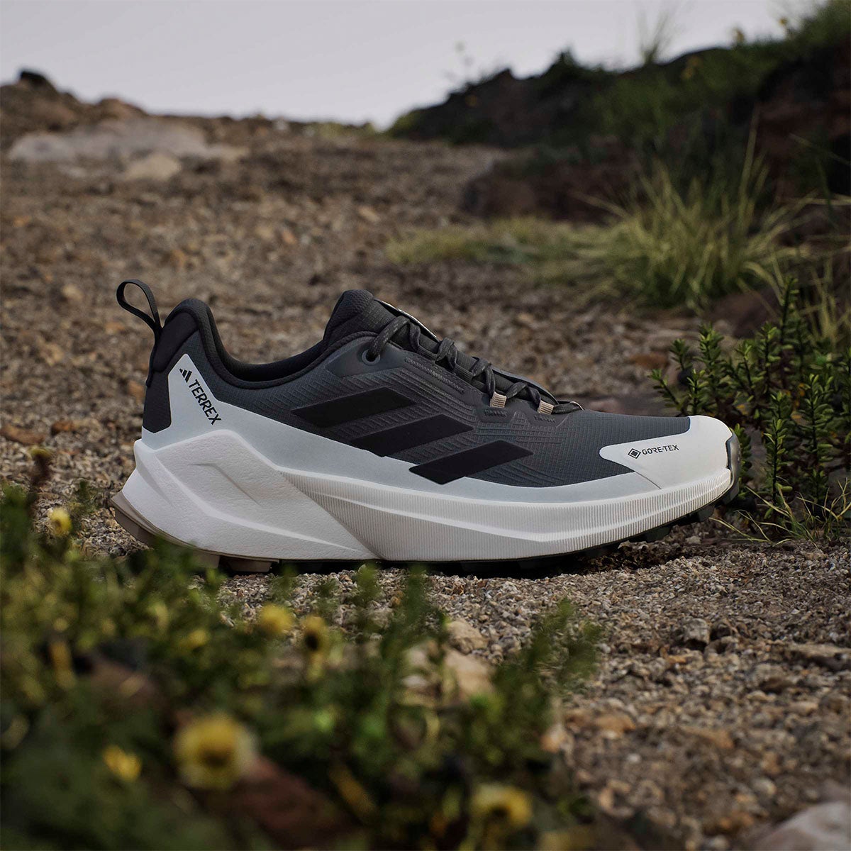 アディダス adidas テレックス トレイルメーカー 2 GORE-TEX ハイキング / Terrex Trailmaker 2 GORE-TEX Hiking シューズ ホワイト JR6576 使用イメージ