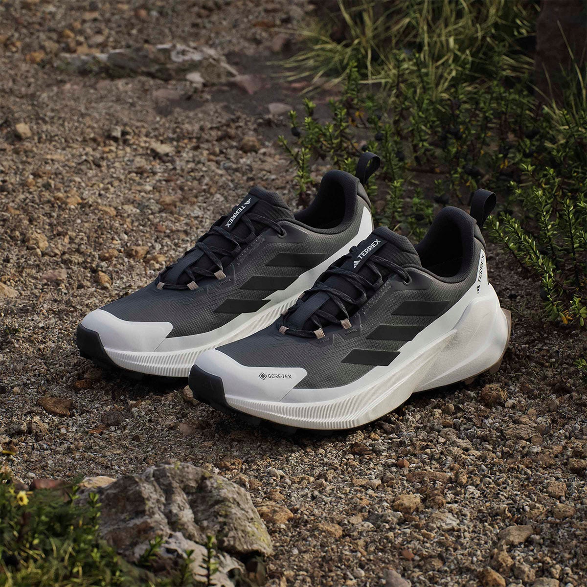 アディダス adidas テレックス トレイルメーカー 2 GORE-TEX ハイキング / Terrex Trailmaker 2 GORE-TEX Hiking シューズ ホワイト JR6576 使用イメージ