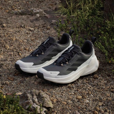 アディダス adidas テレックス トレイルメーカー 2 GORE-TEX ハイキング / Terrex Trailmaker 2 GORE-TEX Hiking シューズ ホワイト JR6576 使用イメージ