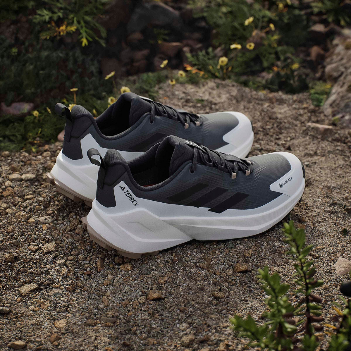 アディダス adidas テレックス トレイルメーカー 2 GORE-TEX ハイキング / Terrex Trailmaker 2 GORE-TEX Hiking シューズ ホワイト JR6576 使用イメージ