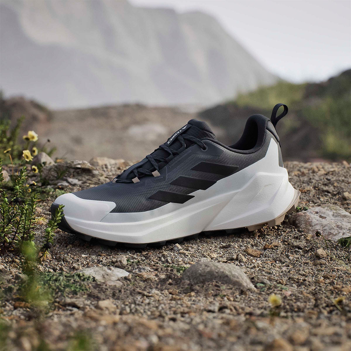 アディダス adidas テレックス トレイルメーカー 2 GORE-TEX ハイキング / Terrex Trailmaker 2 GORE-TEX Hiking シューズ ホワイト JR6576 使用イメージ