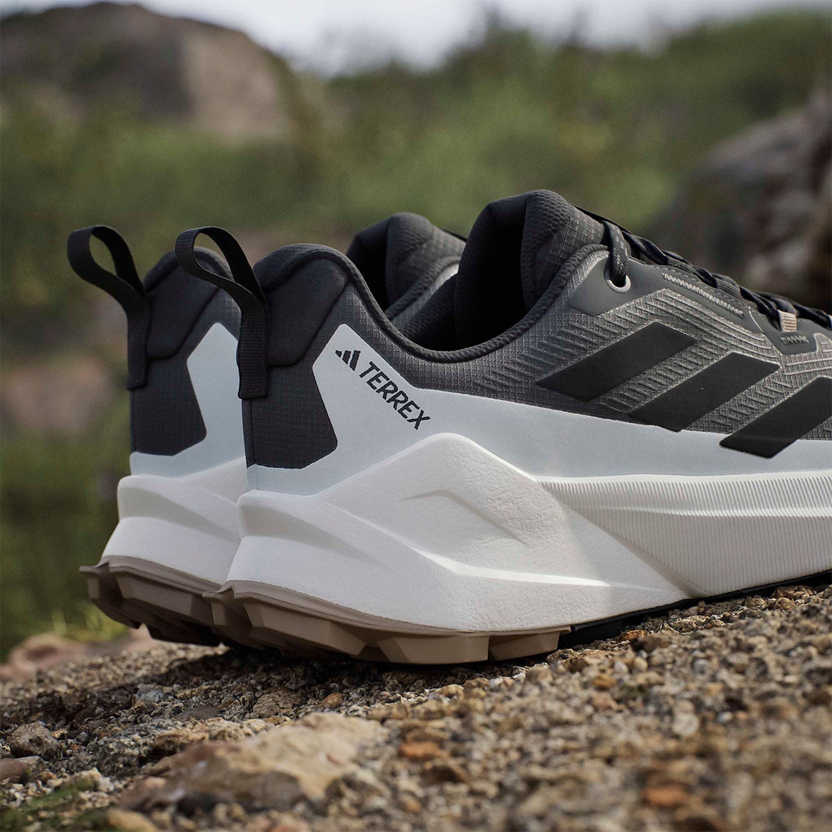 アディダス adidas テレックス トレイルメーカー 2 GORE-TEX ハイキング / Terrex Trailmaker 2 GORE-TEX Hiking シューズ ホワイト JR6576 使用イメージ