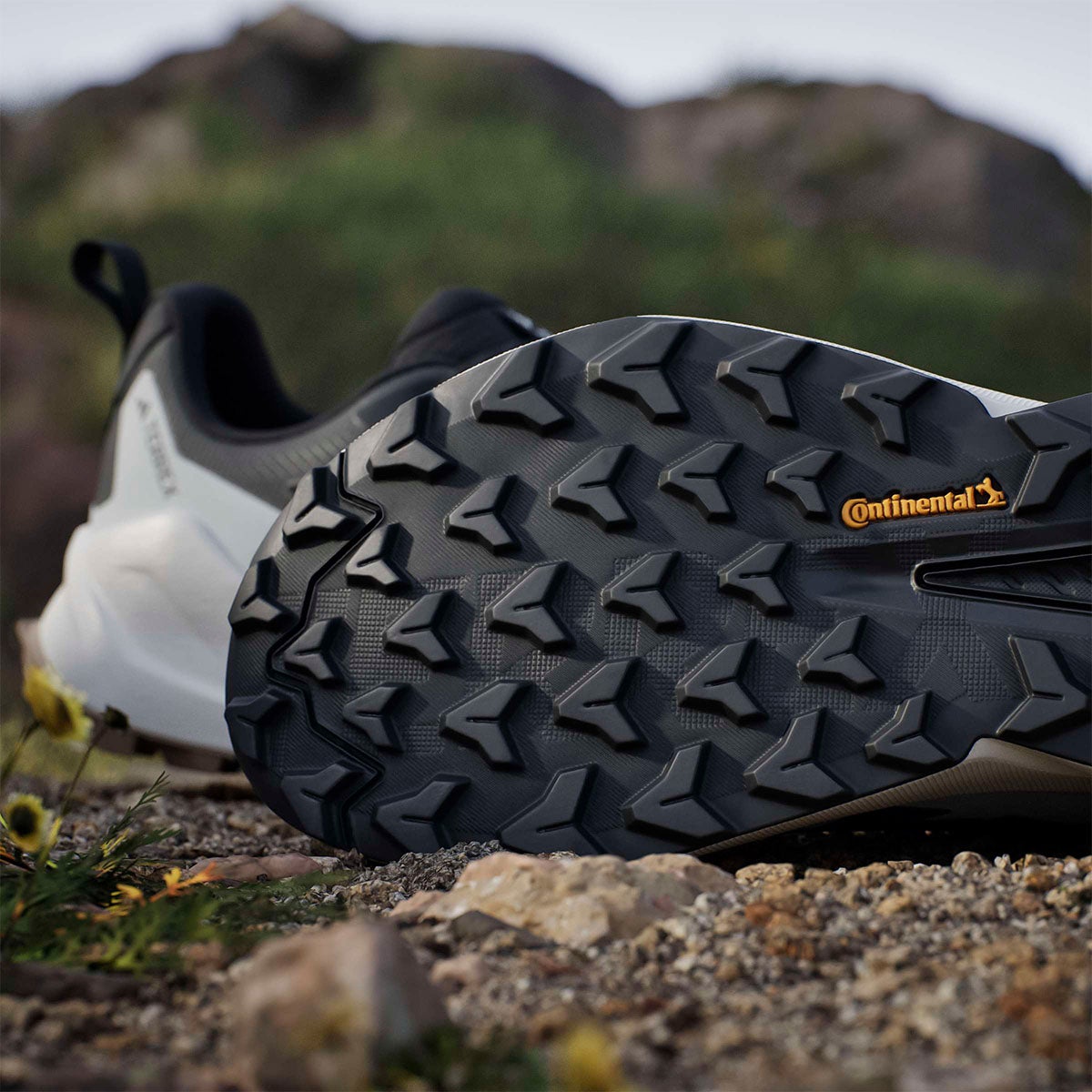 アディダス adidas テレックス トレイルメーカー 2 GORE-TEX ハイキング / Terrex Trailmaker 2 GORE-TEX Hiking シューズ ホワイト JR6576 使用イメージ