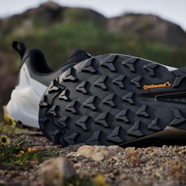 アディダス adidas テレックス トレイルメーカー 2 GORE-TEX ハイキング / Terrex Trailmaker 2 GORE-TEX Hiking シューズ ホワイト JR6576 使用イメージ