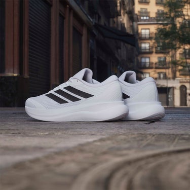 アディダス adidas Runfalcon 6 CLOUDFOAM Running Shoes ランニングシューズ ホワイト IH9526 使用イメージ