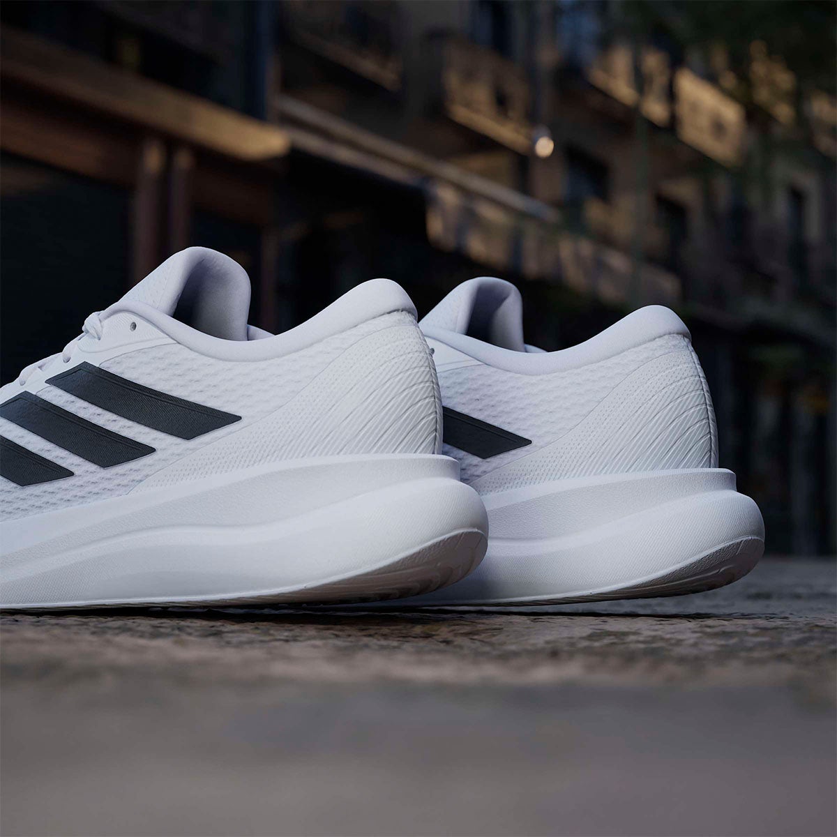 アディダス adidas Runfalcon 6 CLOUDFOAM Running Shoes ランニングシューズ ホワイト IH9526 使用イメージ