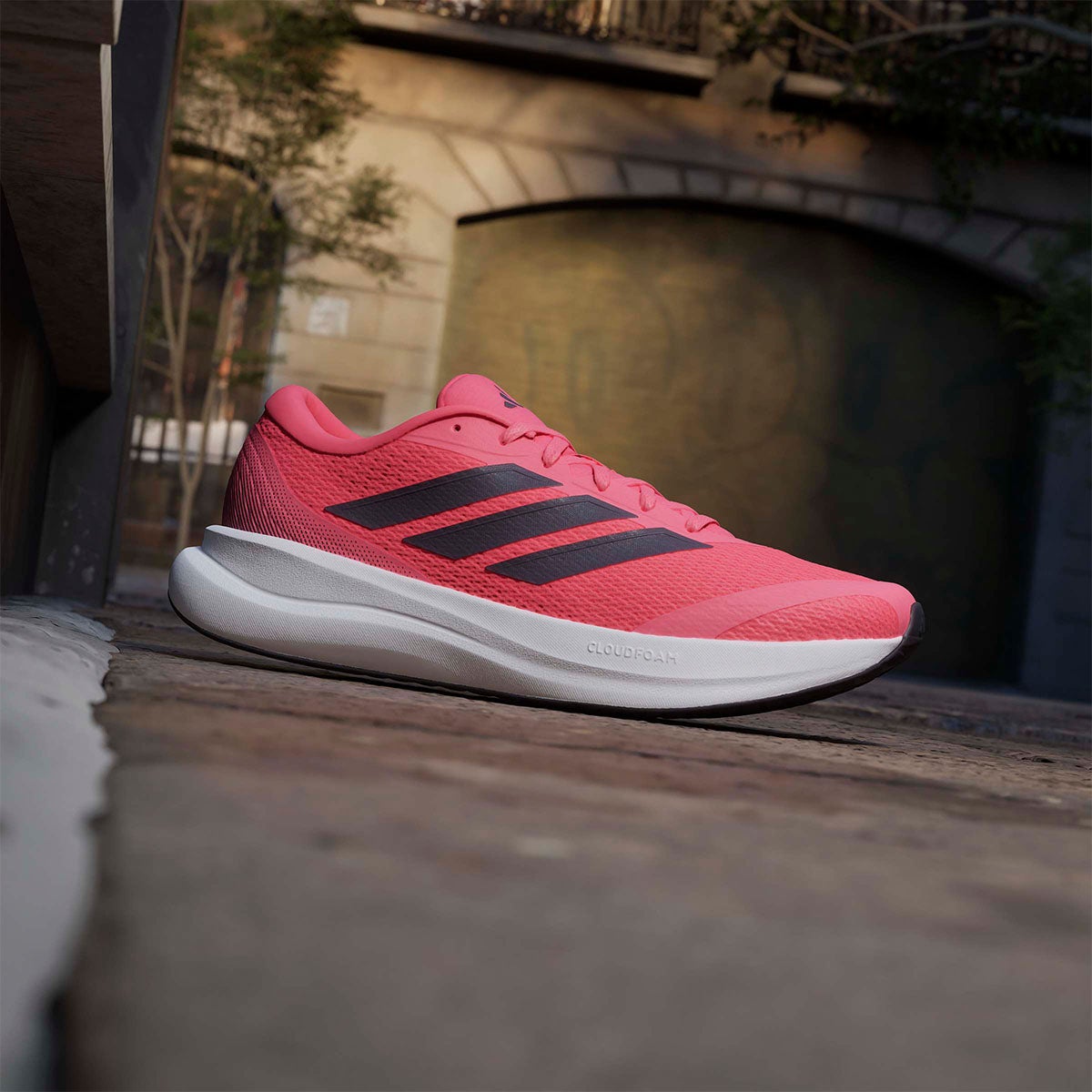 アディダス adidas Runfalcon 6 CLOUDFOAM Running Shoes ランニングシューズ ピンク IH9529 使用イメージ