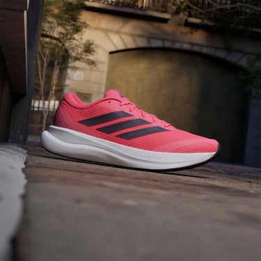 アディダス adidas Runfalcon 6 CLOUDFOAM Running Shoes ランニングシューズ ピンク IH9529 使用イメージ