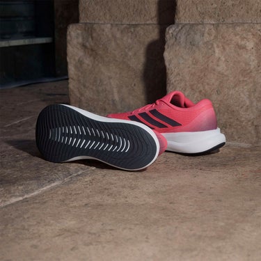 アディダス adidas Runfalcon 6 CLOUDFOAM Running Shoes ランニングシューズ ピンク IH9529 使用イメージ