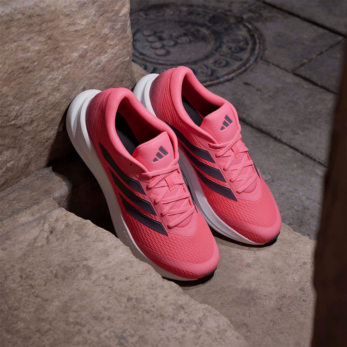 アディダス adidas Runfalcon 6 CLOUDFOAM Running Shoes ランニングシューズ ピンク IH9529 使用イメージ