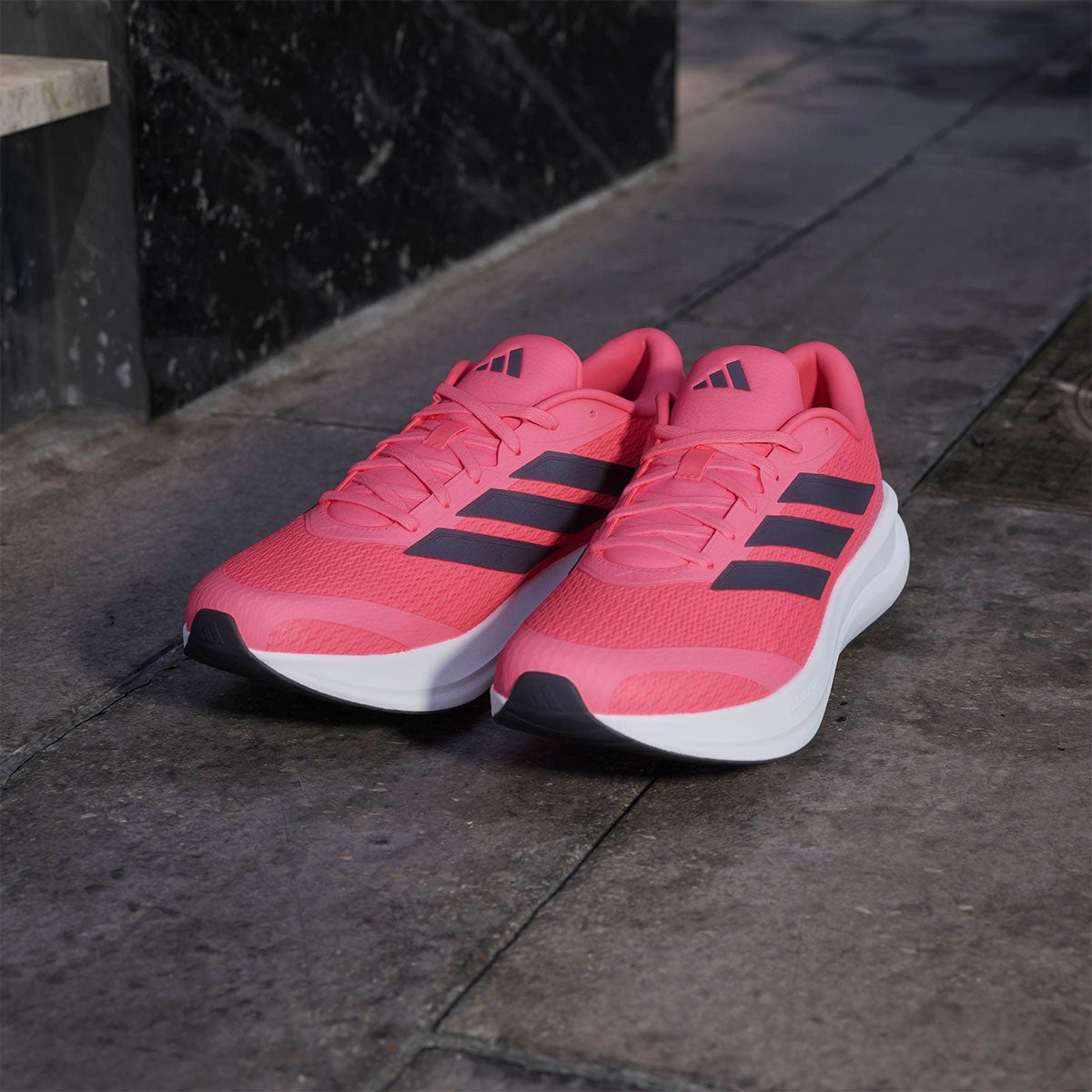 アディダス adidas Runfalcon 6 CLOUDFOAM Running Shoes ランニングシューズ ピンク IH9529 使用イメージ