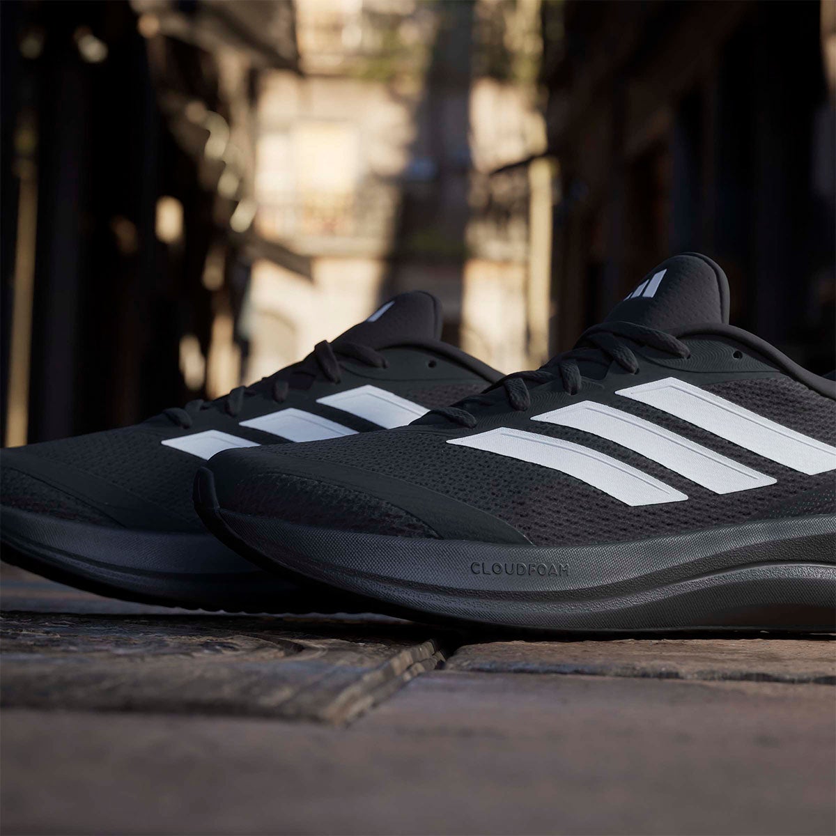 アディダス adidas Runfalcon 6 CLOUDFOAM Running Shoes ランニングシューズ ブラック IH9530 使用イメージ