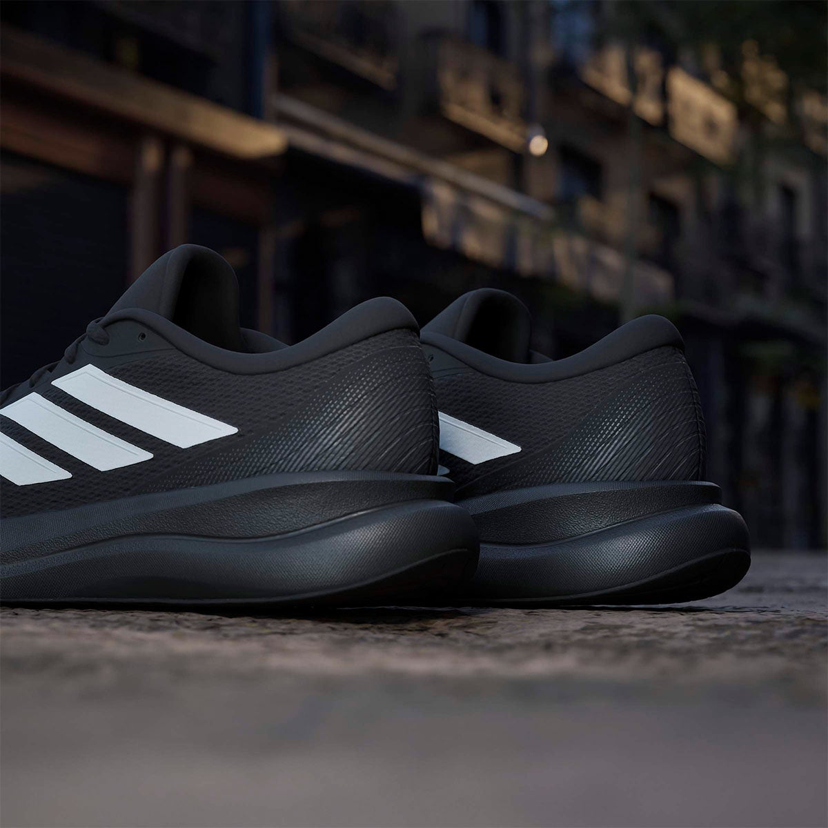 アディダス adidas Runfalcon 6 CLOUDFOAM Running Shoes ランニングシューズ ブラック IH9530 使用イメージ
