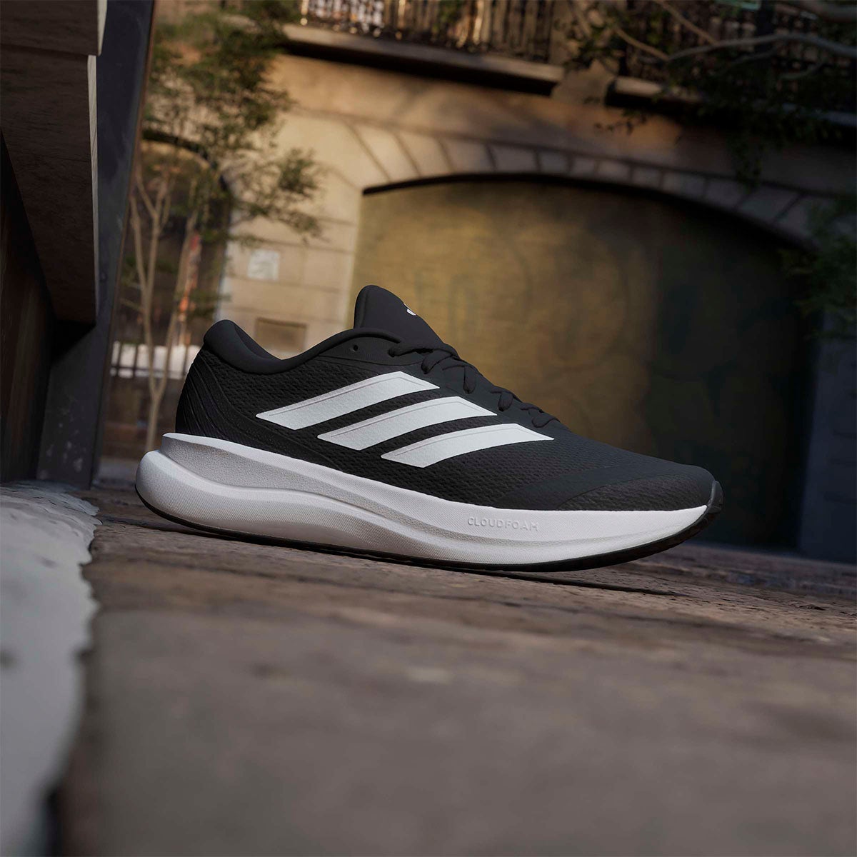 アディダス adidas Runfalcon 6 CLOUDFOAM Running Shoes ランニングシューズ ブラック IH9532 使用イメージ