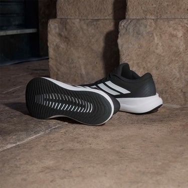 アディダス adidas Runfalcon 6 CLOUDFOAM Running Shoes ランニングシューズ ブラック IH9532 使用イメージ