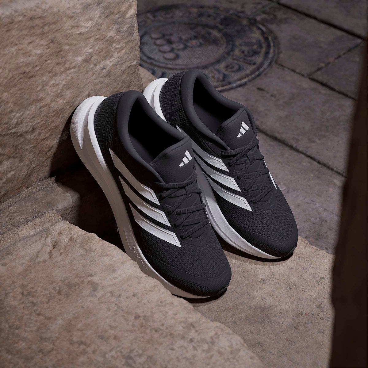 アディダス adidas Runfalcon 6 CLOUDFOAM Running Shoes ランニングシューズ ブラック IH9532 使用イメージ
