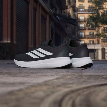 アディダス adidas Runfalcon 6 CLOUDFOAM Running Shoes ランニングシューズ ブラック IH9532 使用イメージ