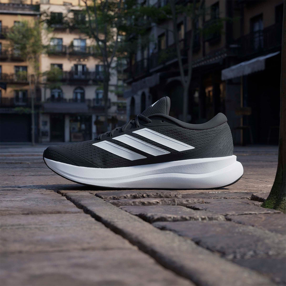 アディダス adidas Runfalcon 6 CLOUDFOAM Running Shoes ランニングシューズ ブラック IH9532 使用イメージ