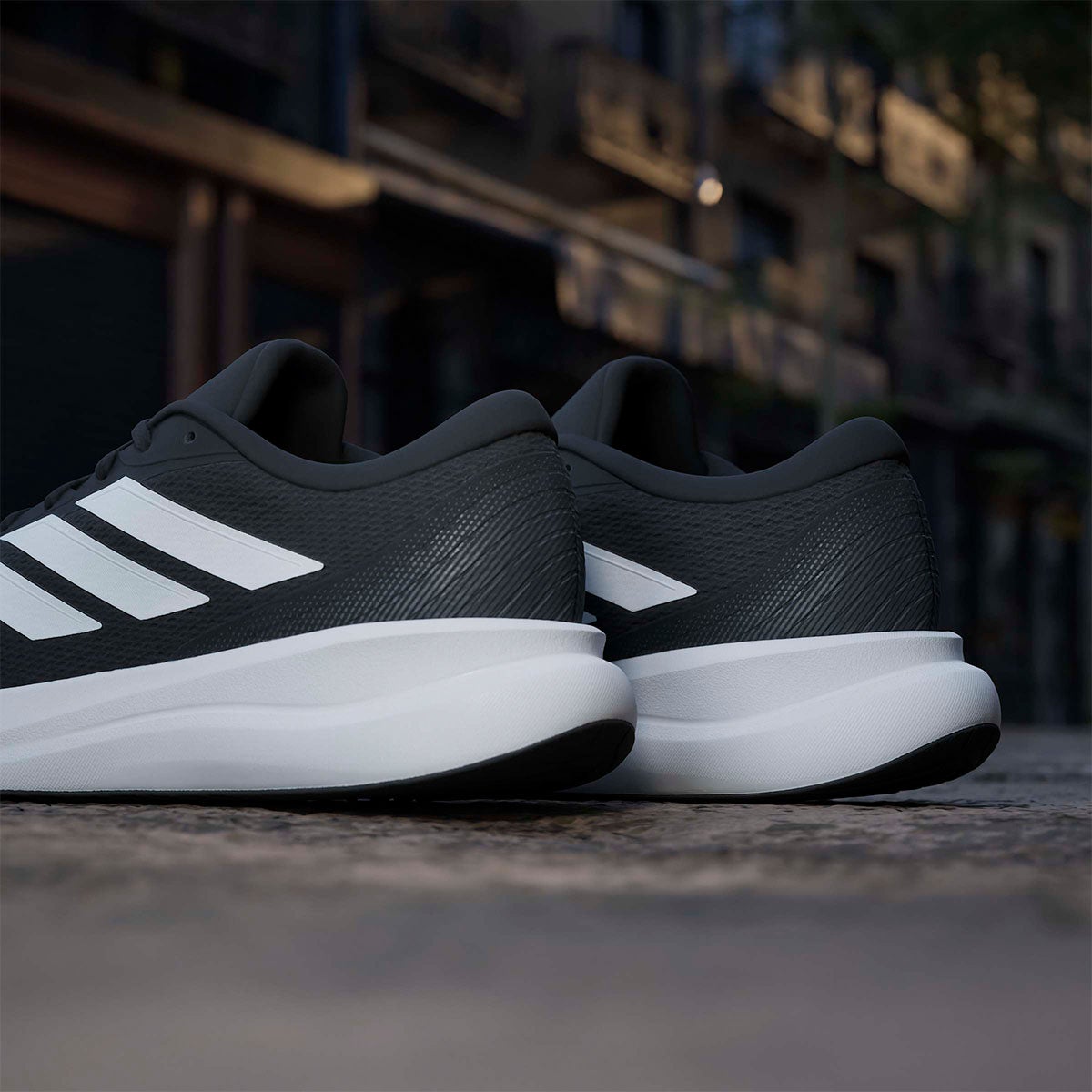 アディダス adidas Runfalcon 6 CLOUDFOAM Running Shoes ランニングシューズ ブラック IH9532 使用イメージ