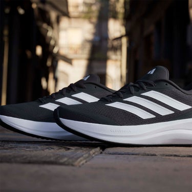アディダス adidas コアランナー 6 / CORERUNNER 6 ランニングシューズ ブラック IH9537 使用イメージ