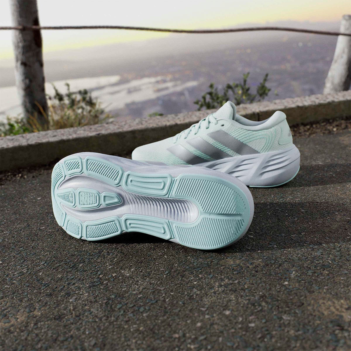 アディダス adidas ギャラクシー 8 ランニング / GALAXY 8 RUNNING ランニングシューズ グリーン IH9790 使用イメージ