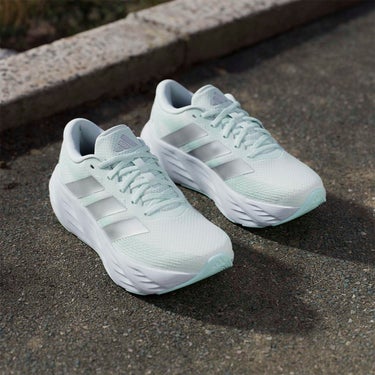 アディダス adidas ギャラクシー 8 ランニング / GALAXY 8 RUNNING ランニングシューズ グリーン IH9790 使用イメージ
