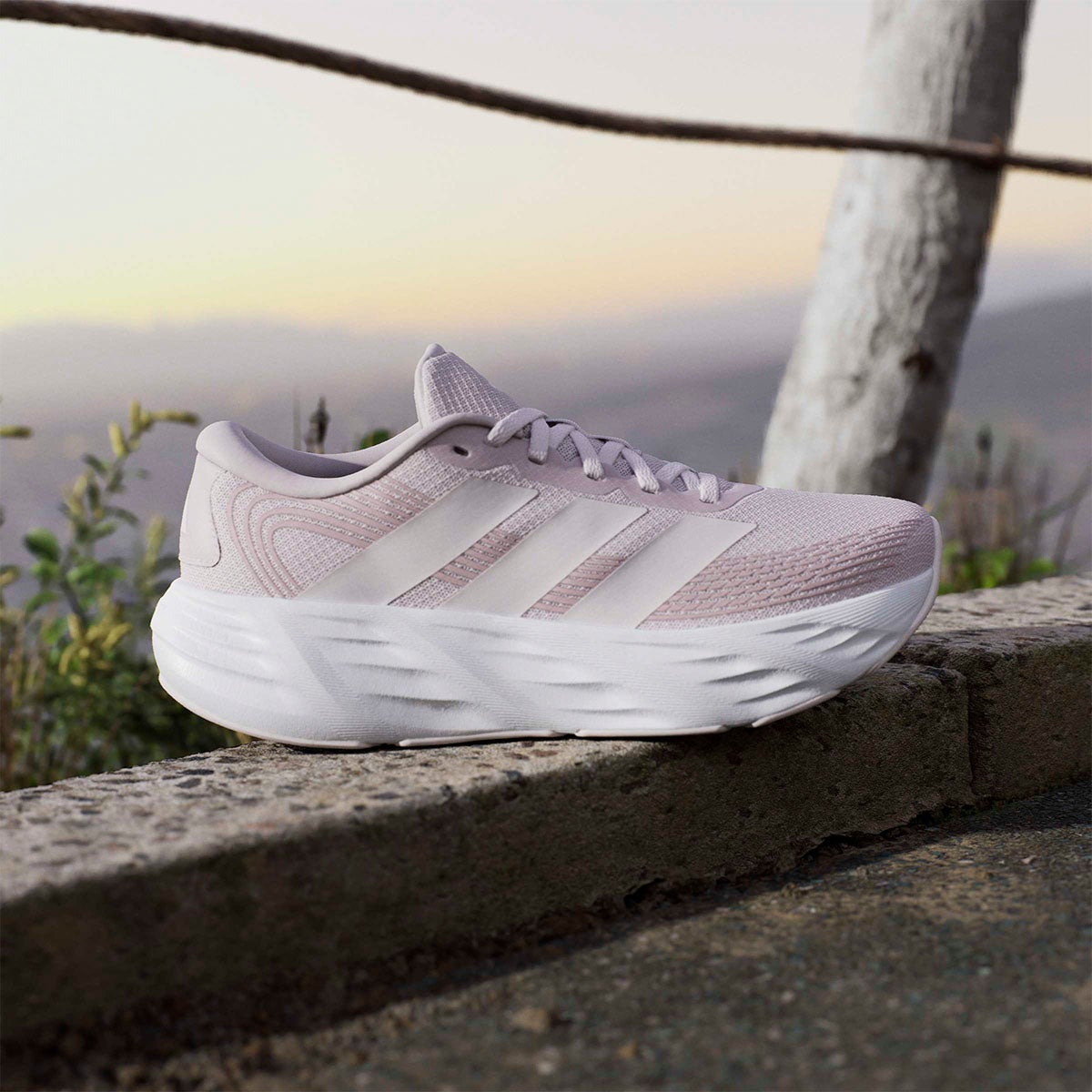 アディダス adidas GLX 8 ランニング / GALAXY 8 RUNNING ランニングシューズ パープル IH9792 使用イメージ