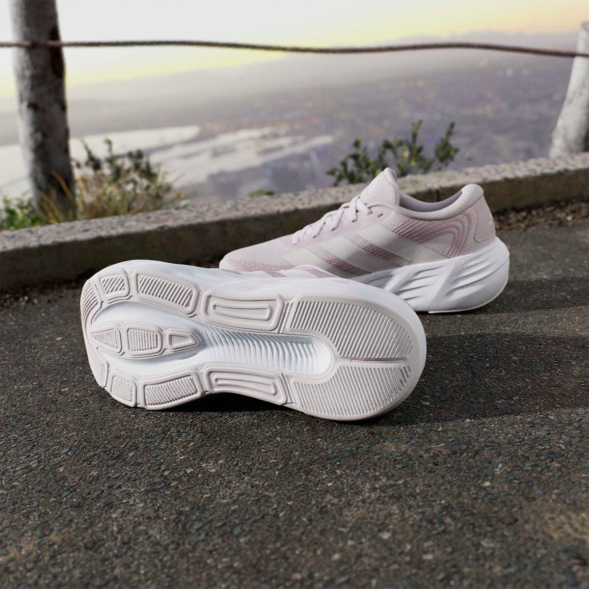 アディダス adidas GLX 8 ランニング / GALAXY 8 RUNNING ランニングシューズ パープル IH9792 使用イメージ