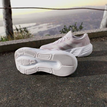 アディダス adidas GLX 8 ランニング / GALAXY 8 RUNNING ランニングシューズ パープル IH9792 使用イメージ