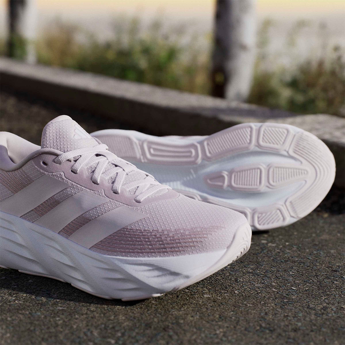 アディダス adidas GLX 8 ランニング / GALAXY 8 RUNNING ランニングシューズ パープル IH9792 使用イメージ