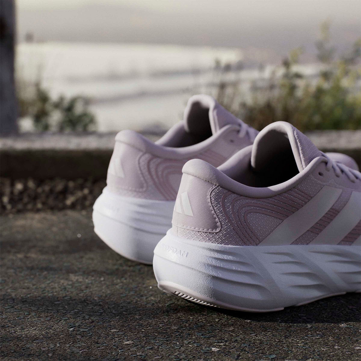 アディダス adidas GLX 8 ランニング / GALAXY 8 RUNNING ランニングシューズ パープル IH9792 使用イメージ