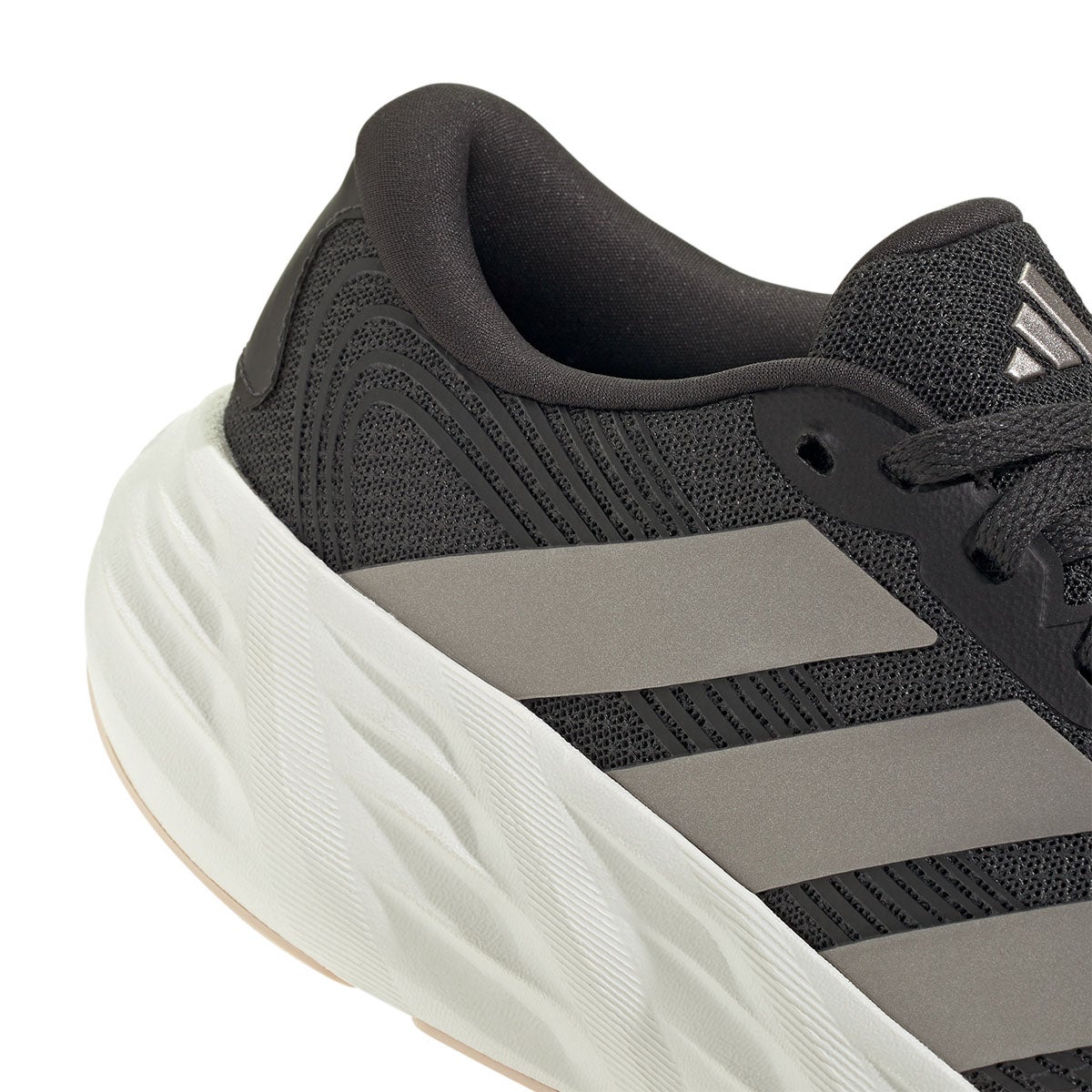 アディダス adidas GLX 8 ランニング / GALAXY 8 RUNNING ランニングシューズ ブラック IH9796 使用イメージ