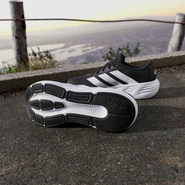 アディダス adidas GLX 8 ランニング / GALAXY 8 RUNNING ランニングシューズ ブラック IH9812 使用イメージ