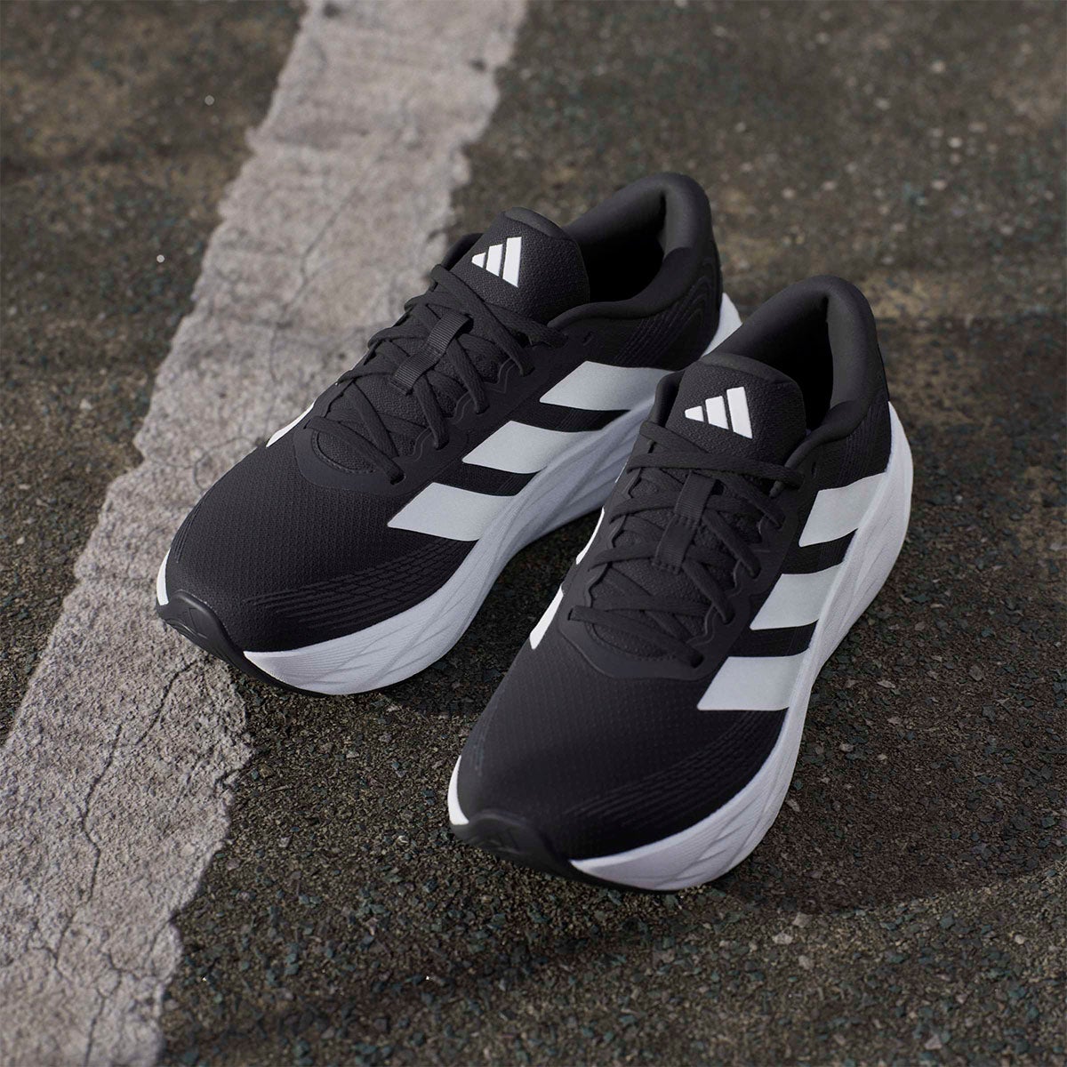アディダス adidas GLX 8 ランニング / GALAXY 8 RUNNING ランニングシューズ ブラック IH9812 使用イメージ