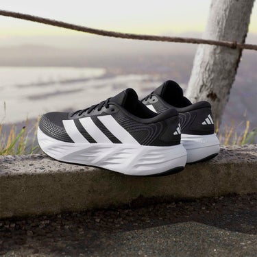 アディダス adidas GLX 8 ランニング / GALAXY 8 RUNNING ランニングシューズ ブラック IH9812 使用イメージ