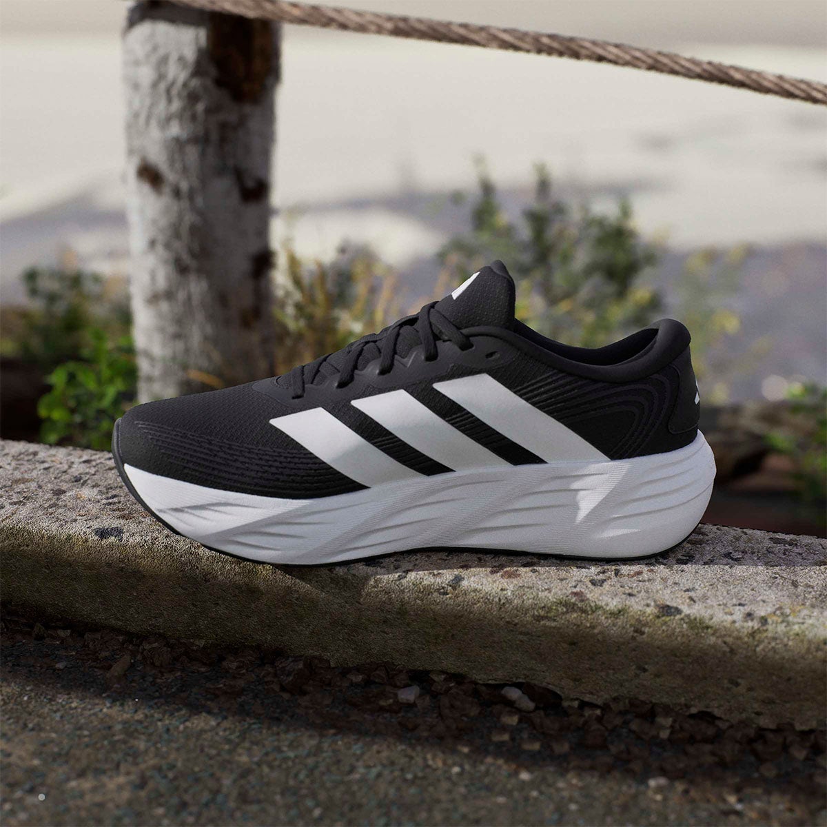アディダス adidas GLX 8 ランニング / GALAXY 8 RUNNING ランニングシューズ ブラック IH9812 使用イメージ