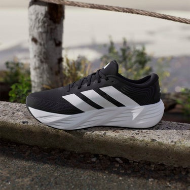 アディダス adidas GLX 8 ランニング / GALAXY 8 RUNNING ランニングシューズ ブラック IH9812 使用イメージ