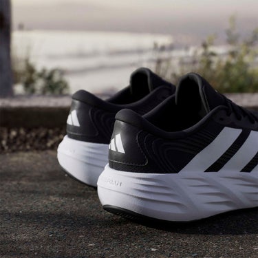 アディダス adidas GLX 8 ランニング / GALAXY 8 RUNNING ランニングシューズ ブラック IH9812 使用イメージ