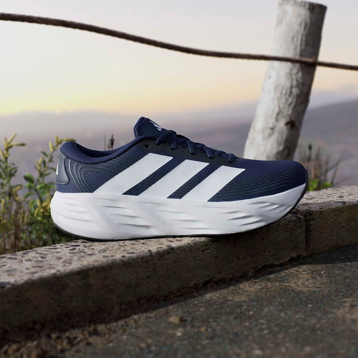 アディダス adidas ギャラクシー 8 ランニング / GALAXY 8 RUNNING ランニングシューズ ネイビー IH9813 使用イメージ