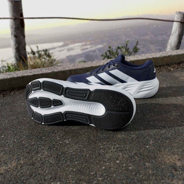 アディダス adidas ギャラクシー 8 ランニング / GALAXY 8 RUNNING ランニングシューズ ネイビー IH9813 使用イメージ