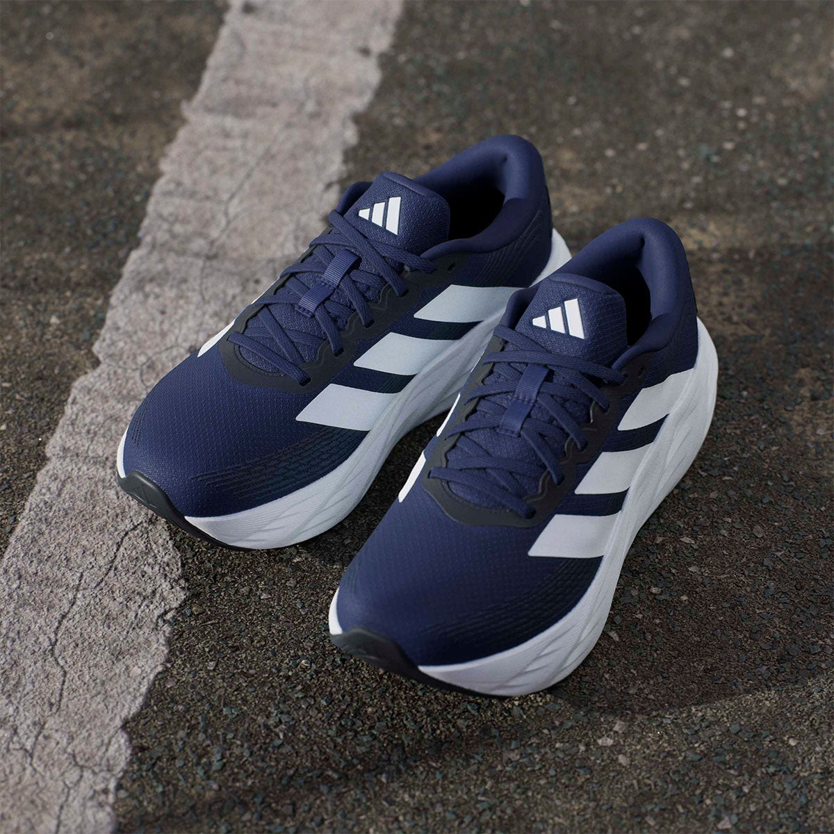 アディダス adidas ギャラクシー 8 ランニング / GALAXY 8 RUNNING ランニングシューズ ネイビー IH9813 使用イメージ