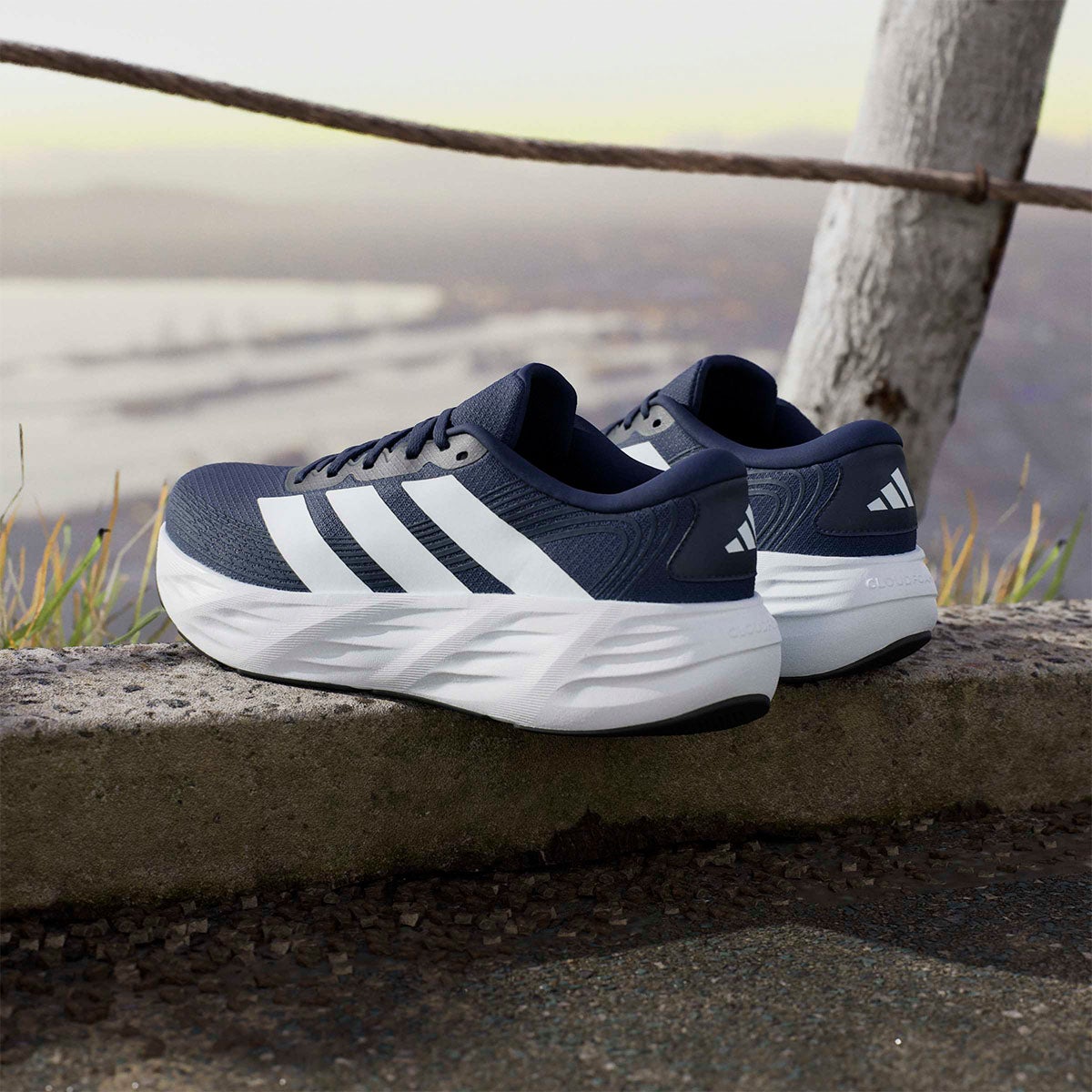 アディダス adidas ギャラクシー 8 ランニング / GALAXY 8 RUNNING ランニングシューズ ネイビー IH9813 使用イメージ