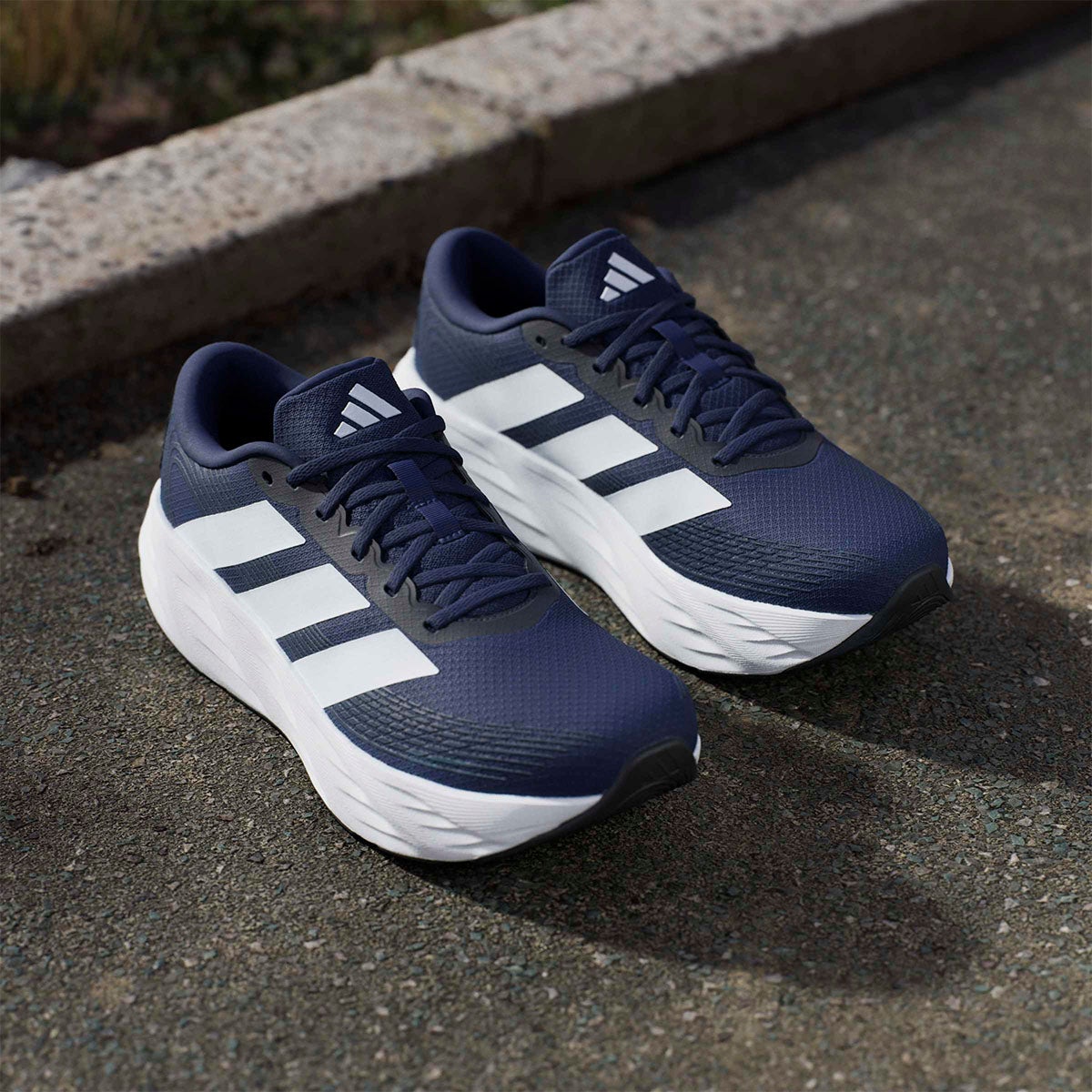 アディダス adidas ギャラクシー 8 ランニング / GALAXY 8 RUNNING ランニングシューズ ネイビー IH9813 使用イメージ