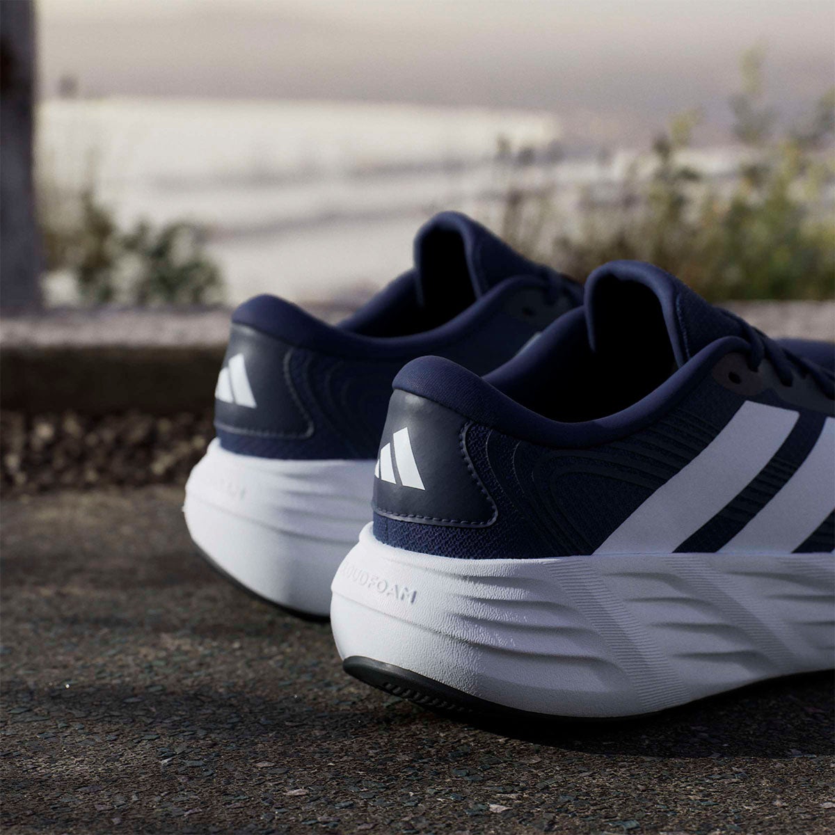 アディダス adidas ギャラクシー 8 ランニング / GALAXY 8 RUNNING ランニングシューズ ネイビー IH9813 使用イメージ