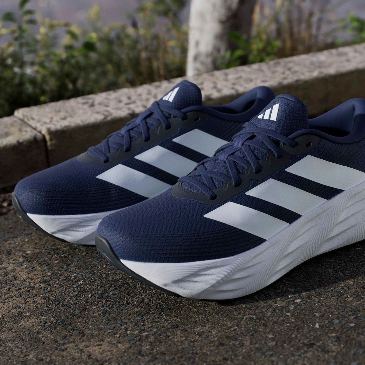 アディダス adidas ギャラクシー 8 ランニング / GALAXY 8 RUNNING ランニングシューズ ネイビー IH9813 使用イメージ