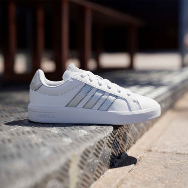 アディダス adidas グランドコート3.0ジュニア / Grand Court 3.0 Junior シューズ ホワイト JP9363 使用イメージ