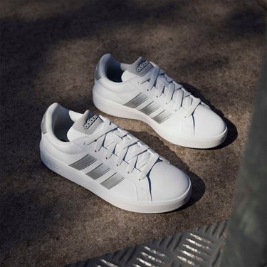 アディダス adidas グランドコート3.0ジュニア / Grand Court 3.0 Junior シューズ ホワイト JP9363 使用イメージ