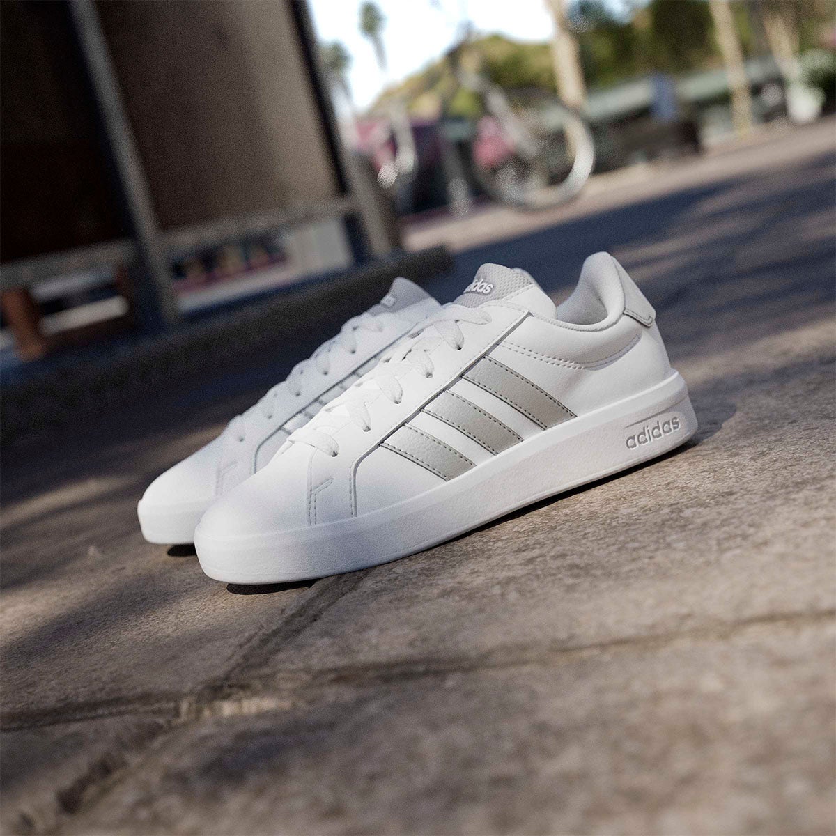 アディダス adidas グランドコート3.0ジュニア / Grand Court 3.0 Junior シューズ ホワイト JP9363 使用イメージ