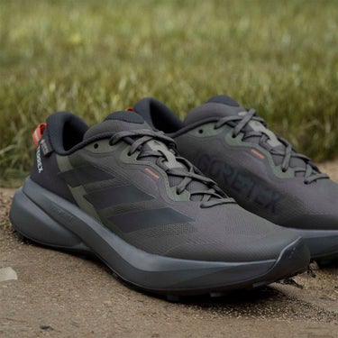 アディダス adidas Terrex トレースファインダー プラス GORE-TEX トレイルランニング / Terrex Tracefinder Plus GORE-TEX Trail Running トレッキングシューズ カーキグリーン JQ1965 使用イメージ