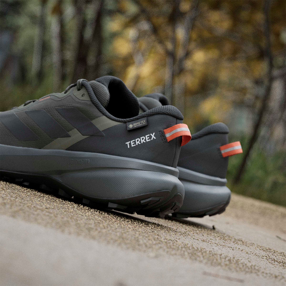 アディダス adidas Terrex トレースファインダー プラス GORE-TEX トレイルランニング / Terrex Tracefinder Plus GORE-TEX Trail Running トレッキングシューズ カーキグリーン JQ1965 使用イメージ